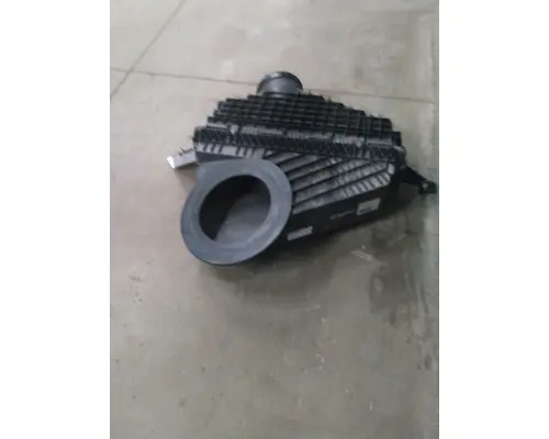 FREIGHTLINER CASCADIA 126 AIR CLEANER