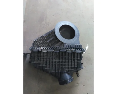 FREIGHTLINER CASCADIA 126 AIR CLEANER