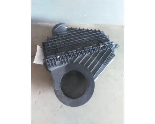 FREIGHTLINER CASCADIA 126 AIR CLEANER
