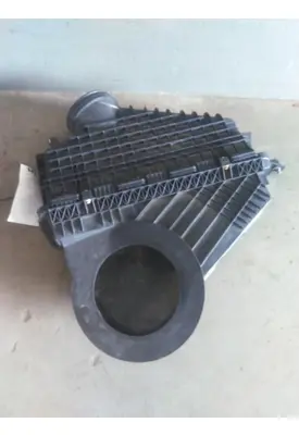 FREIGHTLINER CASCADIA 126 AIR CLEANER