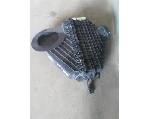 FREIGHTLINER CASCADIA 126 AIR CLEANER