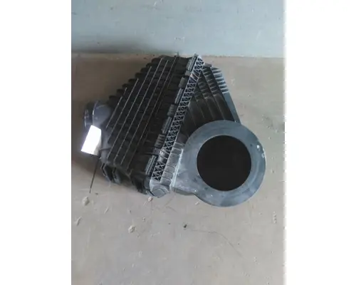 FREIGHTLINER CASCADIA 126 AIR CLEANER