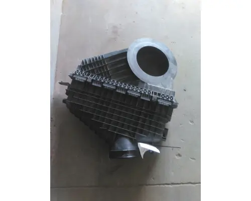 FREIGHTLINER CASCADIA 126 AIR CLEANER