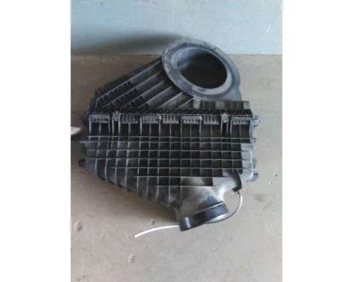 FREIGHTLINER CASCADIA 126 AIR CLEANER