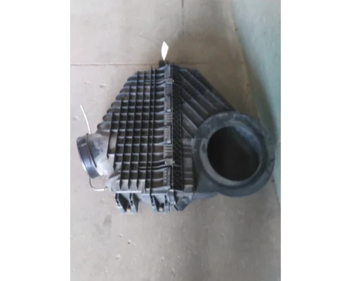 FREIGHTLINER CASCADIA 126 AIR CLEANER