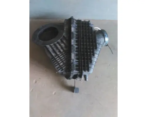 FREIGHTLINER CASCADIA 126 AIR CLEANER