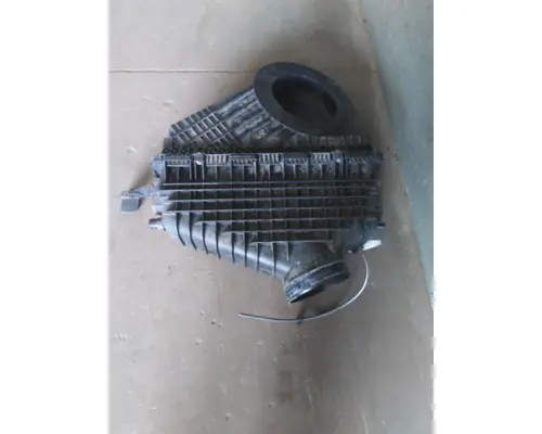 FREIGHTLINER CASCADIA 126 AIR CLEANER