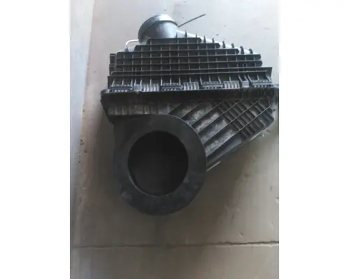 FREIGHTLINER CASCADIA 126 AIR CLEANER