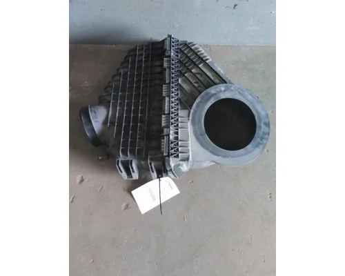 FREIGHTLINER CASCADIA 126 AIR CLEANER