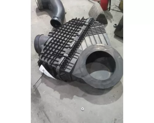 FREIGHTLINER CASCADIA 126 AIR CLEANER