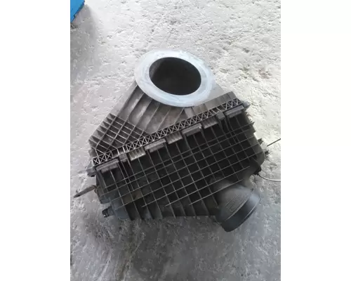 FREIGHTLINER CASCADIA 126 AIR CLEANER