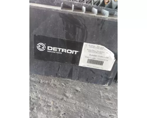 FREIGHTLINER CASCADIA 126 AIR CLEANER