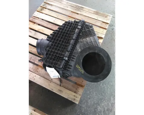 FREIGHTLINER CASCADIA 126 AIR CLEANER