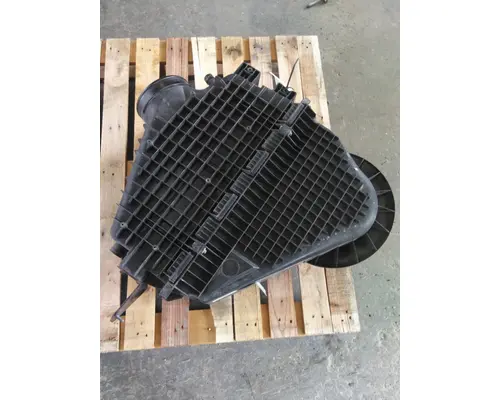 FREIGHTLINER CASCADIA 126 AIR CLEANER