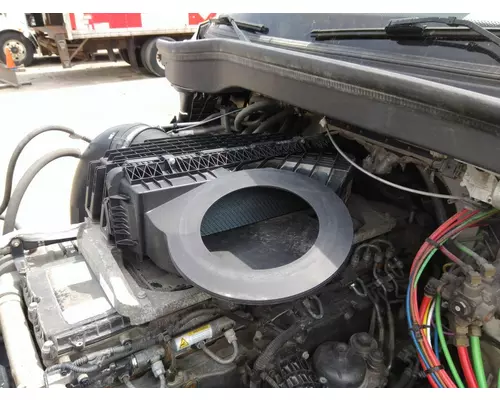 FREIGHTLINER CASCADIA 126 AIR CLEANER