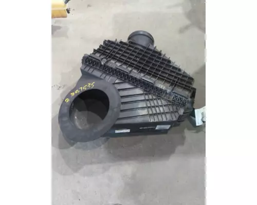 FREIGHTLINER CASCADIA 126 AIR CLEANER