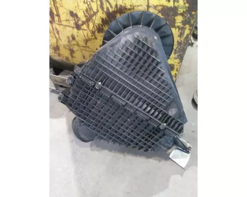 FREIGHTLINER CASCADIA 126 AIR CLEANER