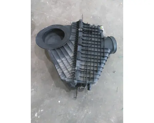 FREIGHTLINER CASCADIA 126 AIR CLEANER