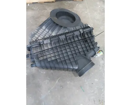 FREIGHTLINER CASCADIA 126 AIR CLEANER