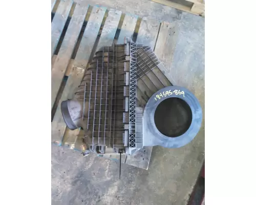 FREIGHTLINER CASCADIA 126 AIR CLEANER