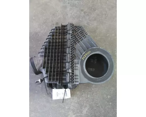 FREIGHTLINER CASCADIA 126 AIR CLEANER