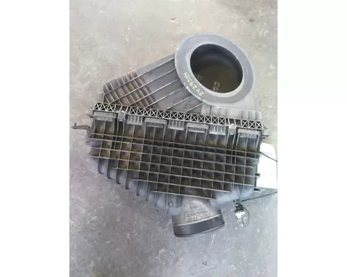 FREIGHTLINER CASCADIA 126 AIR CLEANER