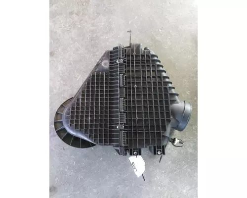 FREIGHTLINER CASCADIA 126 AIR CLEANER