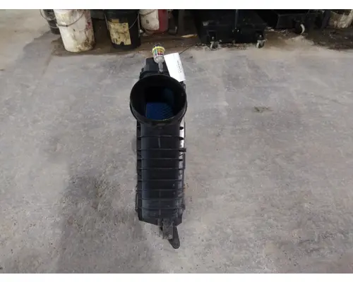 FREIGHTLINER CASCADIA 126 AIR CLEANER