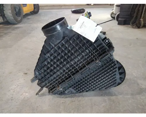 FREIGHTLINER CASCADIA 126 AIR CLEANER