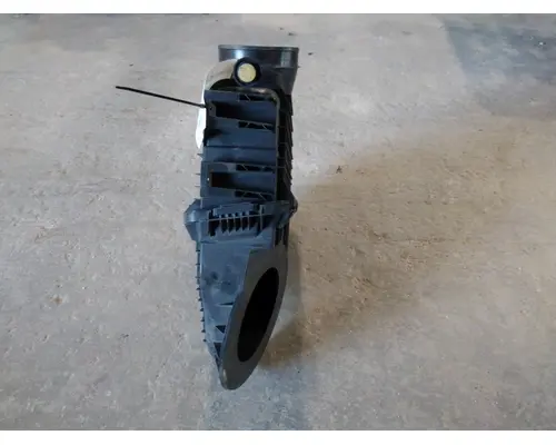 FREIGHTLINER CASCADIA 126 AIR CLEANER