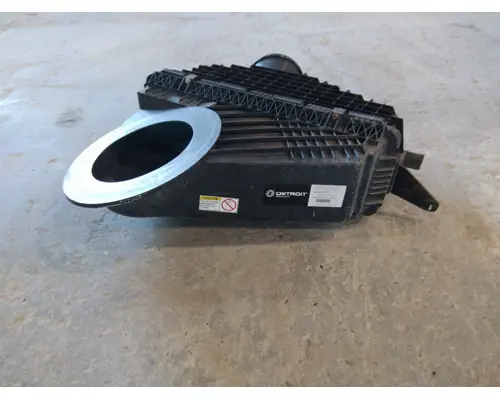 FREIGHTLINER CASCADIA 126 AIR CLEANER