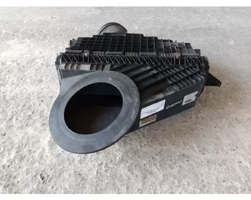 FREIGHTLINER CASCADIA 126 AIR CLEANER