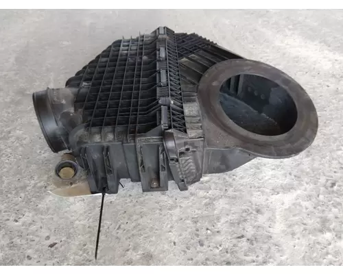 FREIGHTLINER CASCADIA 126 AIR CLEANER