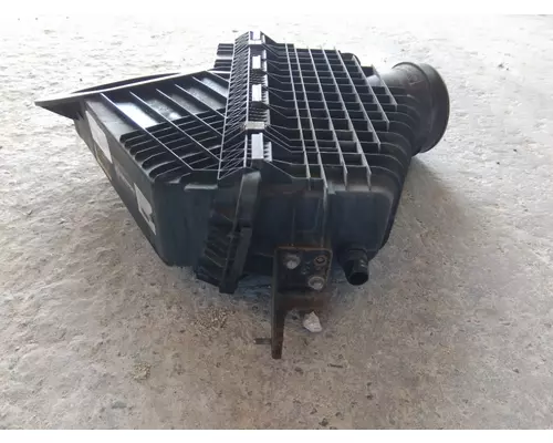 FREIGHTLINER CASCADIA 126 AIR CLEANER