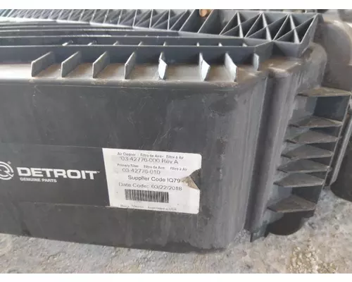 FREIGHTLINER CASCADIA 126 AIR CLEANER