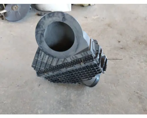 FREIGHTLINER CASCADIA 126 AIR CLEANER