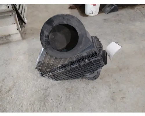FREIGHTLINER CASCADIA 126 AIR CLEANER