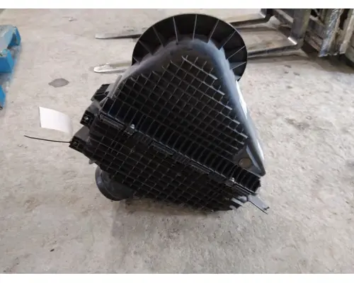FREIGHTLINER CASCADIA 126 AIR CLEANER
