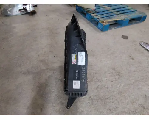 FREIGHTLINER CASCADIA 126 AIR CLEANER