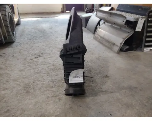 FREIGHTLINER CASCADIA 126 AIR CLEANER