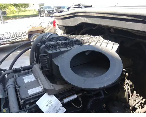 FREIGHTLINER CASCADIA 126 AIR CLEANER