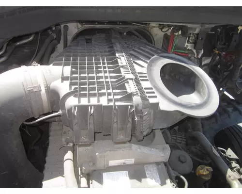 FREIGHTLINER CASCADIA 126 AIR CLEANER