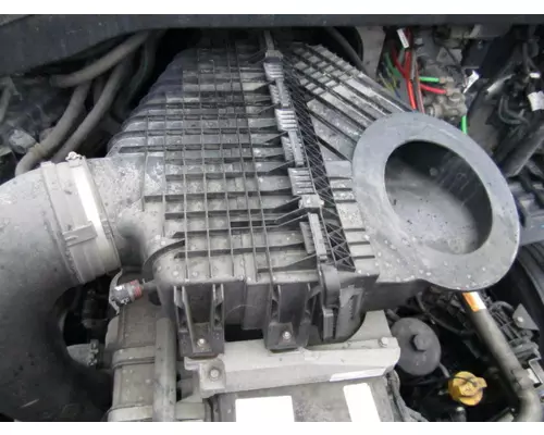 FREIGHTLINER CASCADIA 126 AIR CLEANER