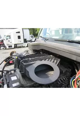 FREIGHTLINER CASCADIA 126 AIR CLEANER