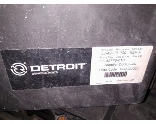 FREIGHTLINER CASCADIA 126 AIR CLEANER