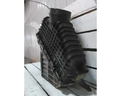 FREIGHTLINER CASCADIA 126 AIR CLEANER