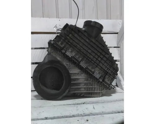 FREIGHTLINER CASCADIA 126 AIR CLEANER