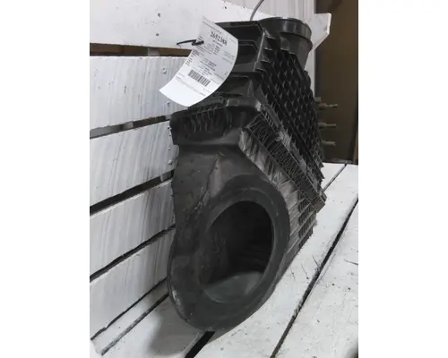 FREIGHTLINER CASCADIA 126 AIR CLEANER