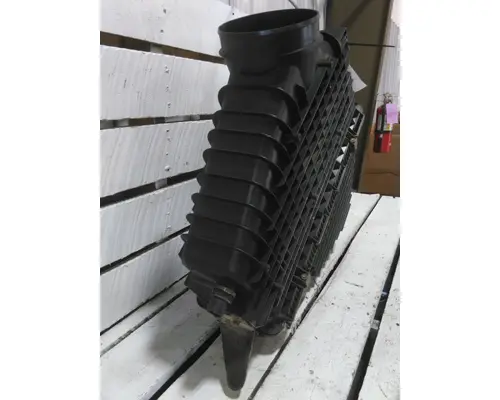 FREIGHTLINER CASCADIA 126 AIR CLEANER