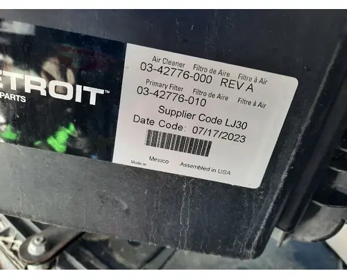 FREIGHTLINER CASCADIA 126 AIR CLEANER